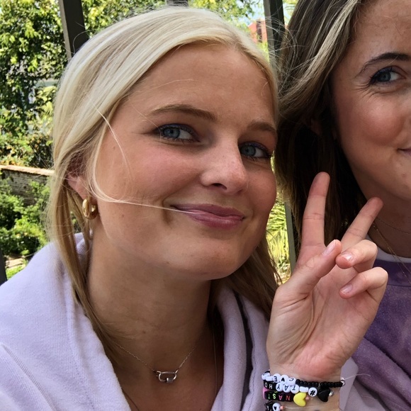 Meet your Posher, Macie - Picture 1 of 1